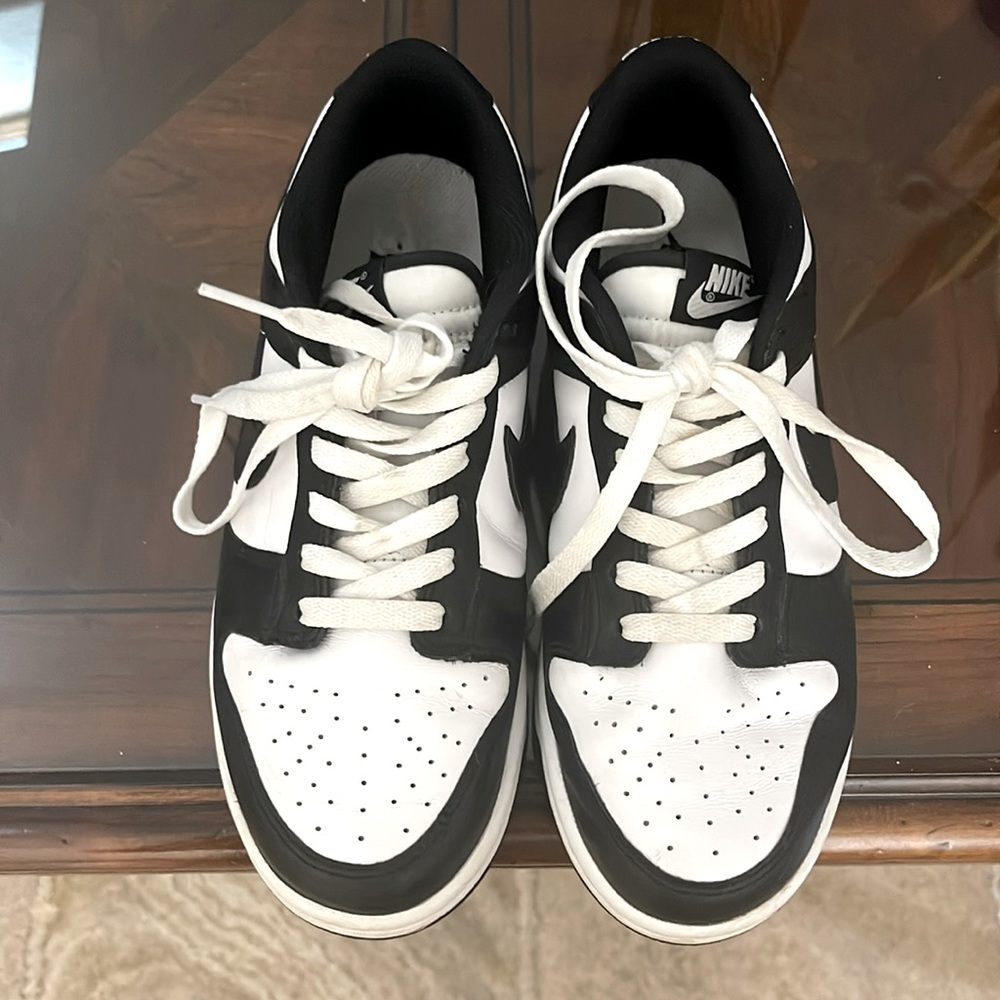 Nike low top dunks panda